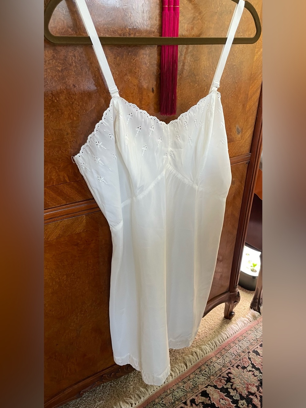 Vintage Barbizon “Flirt” 36 Delicate White Eyelet Trim Tafredda  mini full Slip